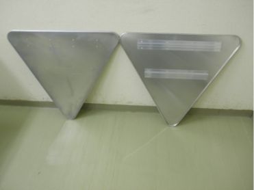 アルミニウム原板 製品例 低リブ三角板　表面／裏面画像